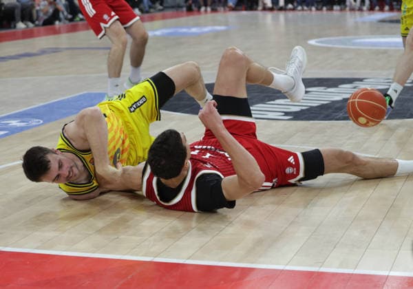 Berlins 9 MATTISSECK vs Bayerns 11 Vladimir LUCIC. Basketball: Bayern - Berlin Playoff Finale, 1.Spiel, Saison 2025-2026, am 12.6.2026 in Muenchen. Quelle Copyright Credit : Oryk HAIST