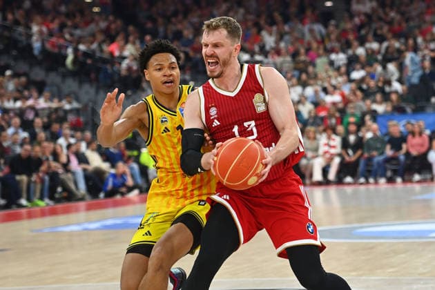 Andreas OBST (FCB), Aktion,Zweikampf gegen Jack KAYIL (Alba Berlin). Basketball BBL,Saison 2025 2026 Play Off Finale Spiel 1, FC Bayern Muenchen - Alba Berlin am 12.06.2026 S A P G A R D EN