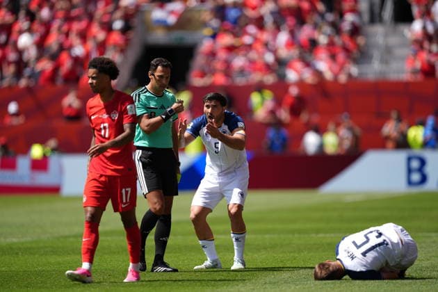 Canada v Bosnia and Herzegovina - FIFA World Cup, WM, Weltmeisterschaft, Fussball 2026 - Group B TORONTO, CANADA - JUNE 12: Amar Memic (15) of Bosnia and Herzegovina falls to the ground during the 2026 FIFA World Cup First Stage Group B match between Canada and Bosnia and Herzegovina at Toronto Stadium (BMO Field) in Toronto, Ontario, Canada on June 12, 2026. Mert Alper Dervis Anadolu Ontario Canada. Editorial use only. Please get in touch for any other usage.  Copyright: x2026xAnadoluxMertxAlperxDervisx