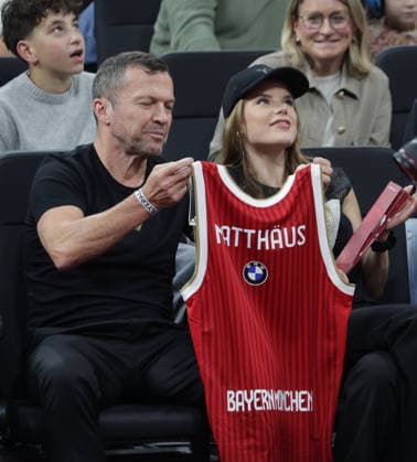 Lothar MATTHAEUS (MATTHÄUS) und Theresa SOMMER. Basketball: Bayern - Berlin Playoff Finale, 1.Spiel, Saison 2025-2026, am 12.6.2026 in Muenchen. Quelle Copyright Credit : Oryk HAIST