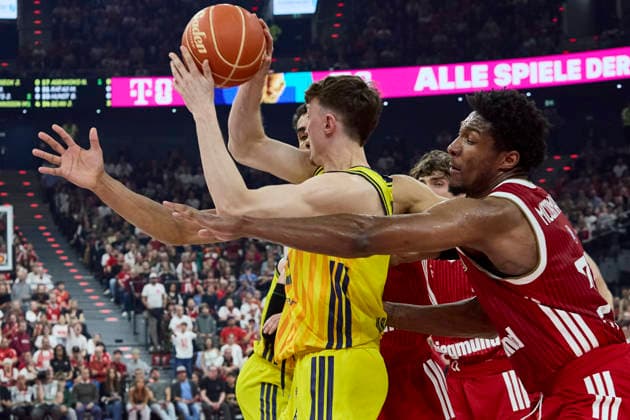 Deutsche Basketball Bundesliga (BBL), FC Bayern München Basketball vs ALBA Berlin, München FC Bayern Basketball, Berlin ALBA, 2026-06-12 in München (SAP Garden) O CONNELL Alex (ALBA Berlin Shooting Guard (SG) Nr3-BER3), MCCORMACK David (FC Bayern München Basketball Center (C) Nr33-FCBB33) sportworld München SAP Garden Bayern Deutschland