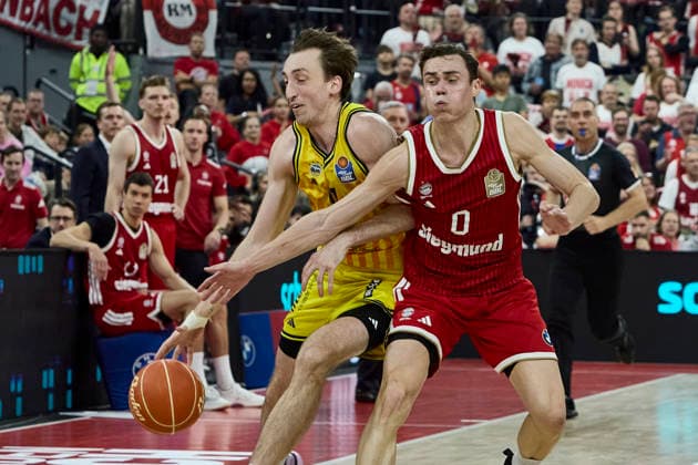 Deutsche Basketball Bundesliga (BBL), FC Bayern München Basketball vs ALBA Berlin, München FC Bayern Basketball, Berlin ALBA, 2026-06-12 in München (SAP Garden) WOOD Moses (ALBA Berlin Power Forward (PF) Nr11-BER11), DIMITRIJEVIC Neno (FC Bayern München Basketball Guard (Nr.0) BAY0 ) sportworld München SAP Garden Bayern Deutschland