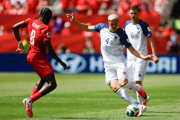 Ismael Kone (L) of Canada vies for the ball with Tarik Muharemovic of Bosnia and Herzegovina in a Group B match of the 2026 FIFA World Cup, WM, Weltmeisterschaft, Fussball between Canada and Bosnia and Herzegovina at BMO Field in Toronto,Canada, 12 June 2026. Fifa World Cup 2026 - Group B - Canada vs Bosnia and Herzegovina !ACHTUNG: NUR REDAKTIONELLE NUTZUNG!  Copyright: xBienvenidoxVelascox GR5166 0859019489st