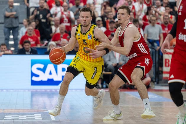 Martin Hermannsson 15 (Alba Berlin), im Zweikampf mit Justus Hollatz 21 (FC Bayern Basketball), FC Bayern Basketball vs. Alba Berlin, BBL, Finale 1, 12.06.2026 Muenchen Bayern Deutschland