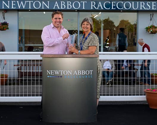 Newton Abbot Races, Newton Abbot, UK - 12 June 2026 Race winner, Beorma ridden by Harry Skelton with the winning connections. Race 6 - 20:10 Newton Abbot - Sun Racing The Favourite Pullout Every Day Handicap Chase (GBB Race) (Class 4) at Newton Abbot Racecourse, Newton Abbot, Devon, England - Newton Abbot Newton Abbot Racecourse Devon England Copyright: xPhilxMingo PPAUKx PPA-280808