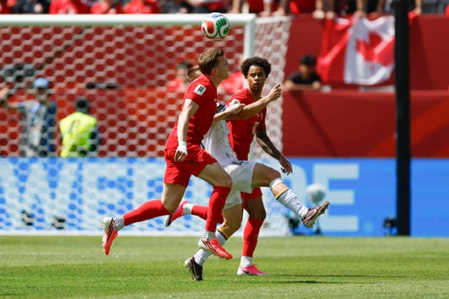 Stephen Eustaquio (L) of Canada vies for the ball with Amar Memic (C) of Bosnia and Herzegovina in a Group B match of the 2026 FIFA World Cup, WM, Weltmeisterschaft, Fussball between Canada and Bosnia and Herzegovina at BMO Field in Toronto,Canada, 12 June 2026. Fifa World Cup 2026 - Group B - Canada vs Bosnia and Herzegovina !ACHTUNG: NUR REDAKTIONELLE NUTZUNG!  Copyright: xBienvenidoxVelascox GR5176 20260612-55020580453_1