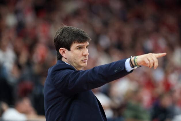 Pedro Calles (Alba Berlin, Chef-Trainer) gestikuliert, GER, FC Bayern Basketball vs. Alba Berlin, Basketball, easycredit Basketball Bundesliga, Playoffs, Finale, Spiel 1, Saison 2025 2026, 12.06.2026, GER, FC Bayern Basketball vs. Alba Berlin, Basketball, easycredit Basketball Bundesliga, Playoffs, Finale, Spiel 1, Saison 2025 2026, 12.06.2026 Muenchen
