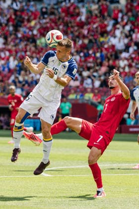 Amar Memi? of Bosnia and Herzegovina contests a header with Stephen Eustáquio of Canada during the FIFA World Cup, WM, Weltmeisterschaft, Fussball game between Canada and Bosnia and Herzegovina at Toronto Stadium on June 12, 2026 in Toronto, Ontario, Canada  Copyright: xCurtisxWongx xSPPx Sportspressphoto_SPR165319
