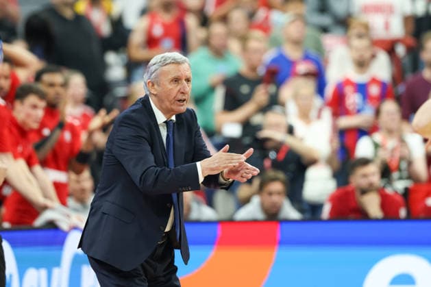 Svetislav Pesic (FC Bayern Basketball, Chef-Trainer) applaudiert, GER, FC Bayern Basketball vs. Alba Berlin, Basketball, easycredit Basketball Bundesliga, Playoffs, Finale, Spiel 1, Saison 2025 2026, 12.06.2026, GER, FC Bayern Basketball vs. Alba Berlin, Basketball, easycredit Basketball Bundesliga, Playoffs, Finale, Spiel 1, Saison 2025 2026, 12.06.2026 Muenchen