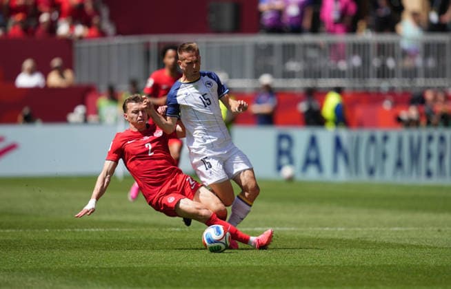 June 12 2026: Stephen Eustaquio (Canada) and Amar Memic (Bosnia And Herzegovina) battle for the ball during Canada and Bosnia and Herzegovina, FIFA World Cup, WM, Weltmeisterschaft, Fussball 2026, at Toronto Stadium in Toronto, Canada. CSM Toronto Canada - ZUMAc04_ 20260612_zma_c04_036 Copyright: xKimxPricex