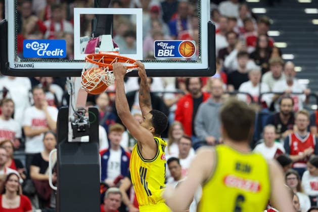 Dunk Norris Agbakoko (Alba Berlin, 17), GER, FC Bayern Basketball vs. Alba Berlin, Basketball, easycredit Basketball Bundesliga, Playoffs, Finale, Spiel 1, Saison 2025 2026, 12.06.2026, GER, FC Bayern Basketball vs. Alba Berlin, Basketball, easycredit Basketball Bundesliga, Playoffs, Finale, Spiel 1, Saison 2025 2026, 12.06.2026 Muenchen