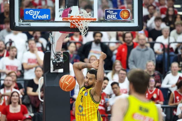 Dunk Norris Agbakoko (Alba Berlin, 17), GER, FC Bayern Basketball vs. Alba Berlin, Basketball, easycredit Basketball Bundesliga, Playoffs, Finale, Spiel 1, Saison 2025 2026, 12.06.2026, GER, FC Bayern Basketball vs. Alba Berlin, Basketball, easycredit Basketball Bundesliga, Playoffs, Finale, Spiel 1, Saison 2025 2026, 12.06.2026 Muenchen