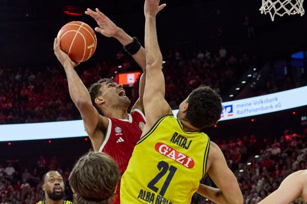 Deutsche Basketball Bundesliga (BBL), FC Bayern München Basketball vs ALBA Berlin, München FC Bayern Basketball, Berlin ALBA, 2026-06-12 in München (SAP Garden) DA SILVA Oscar (FC Bayern München Basketball Power Forward (PF) Nr1-FCBB1), RATAJ Michael (ALBA Berlin Power Forward (PF) Nr21-BER21) sportworld München SAP Garden Bayern Deutschland