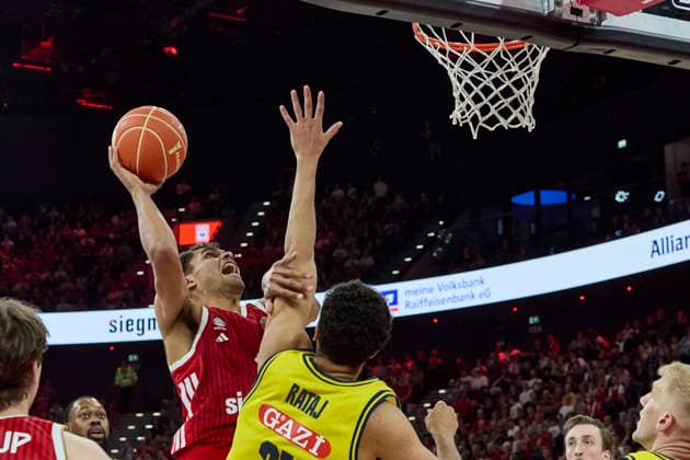 Deutsche Basketball Bundesliga (BBL), FC Bayern München Basketball vs ALBA Berlin, München FC Bayern Basketball, Berlin ALBA, 2026-06-12 in München (SAP Garden) DA SILVA Oscar (FC Bayern München Basketball Power Forward (PF) Nr1-FCBB1), RATAJ Michael (ALBA Berlin Power Forward (PF) Nr21-BER21) sportworld München SAP Garden Bayern Deutschland