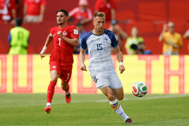 Amar Memic of Bosnia and Herzegovina controls the ballin a Group B match of the 2026 FIFA World Cup, WM, Weltmeisterschaft, Fussball between Canada and Bosnia and Herzegovina at BMO Field in Toronto,Canada, 12 June 2026. Fifa World Cup 2026 - Group B - Canada vs Bosnia and Herzegovina !ACHTUNG: NUR REDAKTIONELLE NUTZUNG!  Copyright: xBienvenidoxVelascox GR5178 20260612-55020580571_1