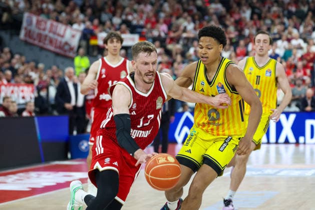 Andreas Obst (FC Bayern Basketball, 13) mit Jack Kayil (Alba Berlin, 07), GER, FC Bayern Basketball vs. Alba Berlin, Basketball, easycredit Basketball Bundesliga, Playoffs, Finale, Spiel 1, Saison 2025 2026, 12.06.2026, GER, FC Bayern Basketball vs. Alba Berlin, Basketball, easycredit Basketball Bundesliga, Playoffs, Finale, Spiel 1, Saison 2025 2026, 12.06.2026 Muenchen