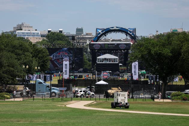 260612_PXL_UFC White House The final preparations for UFC Freedom 250 are entering their final phase on the White House South Lawn in Washington, D.C., USA, on June 12. 2026. Technical crews are setting up the fighting arena, lighting, television equipment and security zones to get everything ready for the spectacle that will take place on June 14. The historic UFC event, also known as UFC White House, is organized as part of the celebration of the 250th anniversary of the American Declaration of Independence and will attract numerous combat sports fans from around the world.  IgorxKralj SPx2026.