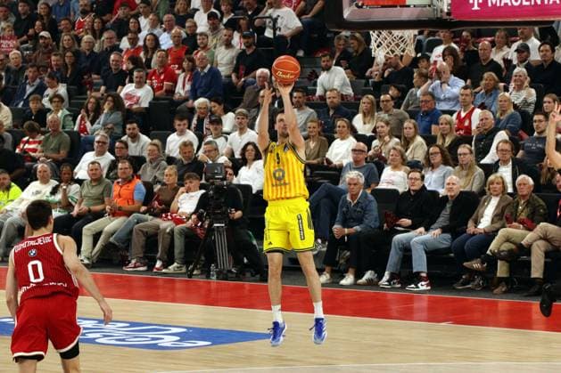 MUNICH, GERMANY - June 12: Mattisseck, Jonas (ALBA Berlin, 9) shoots the ball for 3 points during the easyCredit Basketball Bundesliga Playoff Finals on game 1, between FC Bayern Muenchen vs. ALBA Berlin at SAP Garden, Munich, on June 12, 2026 in Munich, Germany. Bavaria Germany Copyright: xPhotographer:xNilsxKoepkex