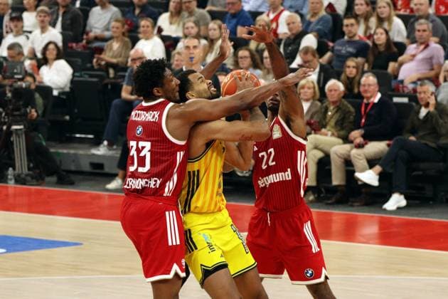 MUNICH, GERMANY - June 12: Agbakoko, Norris (ALBA Berlin, 17) fighting for the ball against McCormack, David (FC Bayern, 33) and Mike, Isiaha (FC Bayern, 22) during the easyCredit Basketball Bundesliga Playoff Finals on game 1, between FC Bayern Muenchen vs. ALBA Berlin at SAP Garden, Munich, on June 12, 2026 in Munich, Germany. Bavaria Germany Copyright: xPhotographer:xNilsxKoepkex