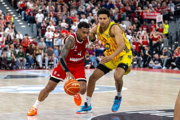 Xavier Rathan-Mayes 4 (FC Bayern Basketball) im Zweikampf mit Jack Kayil 7 (Alba Berlin), FC Bayern Basketball vs. Alba Berlin, BBL, Finale 1, 12.06.2026 Muenchen Bayern Deutschland