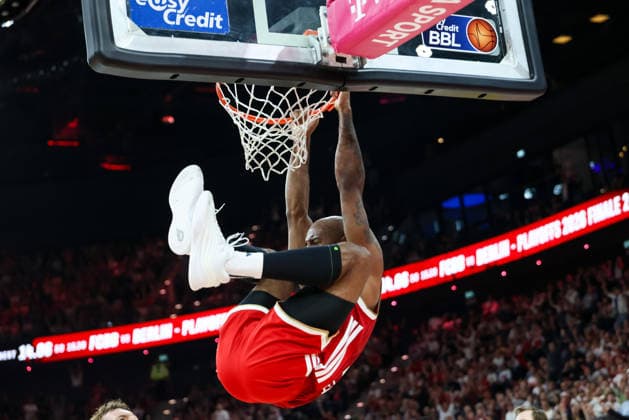 Isiaha Mike (FC Bayern Basketball, 22) haengt am Korb, GER, FC Bayern Basketball vs. Alba Berlin, Basketball, easycredit Basketball Bundesliga, Playoffs, Finale, Spiel 1, Saison 2025 2026, 12.06.2026, GER, FC Bayern Basketball vs. Alba Berlin, Basketball, easycredit Basketball Bundesliga, Playoffs, Finale, Spiel 1, Saison 2025 2026, 12.06.2026 Muenchen *** Isiaha Mike FC Bayern Basketball, 22 haengt am Korb, GER, FC Bayern Basketball vs Alba Berlin, Basketball, easycredit Basketball Bundesliga, Playoffs, Final, Game 1, Season 2025 2026, 12 06 2026, GER, FC Bayern Basketball vs Alba Berlin, Basketball, easycredit Basketball Bundesliga, Playoffs, Final, Game 1, Season 2025 2026, 12 06 2026 Muenchen Copyright: xEibner-Pressefoto JennixMaulx EP_JML