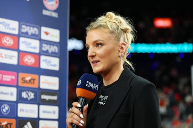 Anne Kamphausen (Moderatorin DYN) bei Interviews nach dem Spiel, GER, FC Bayern Basketball vs. Alba Berlin, Basketball, easycredit Basketball Bundesliga, Playoffs, Finale, Spiel 1, Saison 2025 2026, 12.06.2026, GER, FC Bayern Basketball vs. Alba Berlin, Basketball, easycredit Basketball Bundesliga, Playoffs, Finale, Spiel 1, Saison 2025 2026, 12.06.2026 Muenchen