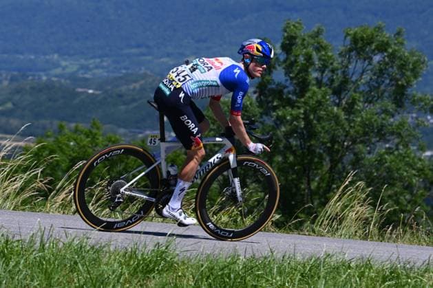 Tour Auvergne - Rhone-Alpes 2026 Stage 6 CREST-VOLAND, FRANCE - JUNE 12 : Tuckwell Luke (AUS) of Red Bull - BORA - Hansgrohe during stage 6 of the 78th edition of Tour Auvergne - Rhone-Alpes an UCI World Tour 2.UWT cycling road race stage for Men Elite of 182.3 km with start in Saint-Vulbas and finish in Crest-Voland on June 12, 2026 in Crest-Voland, France, 12 06 2026 ( Motordriver Guy De Vuyst - Crest-Voland France  Copyright: xVincentxKalutx