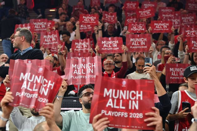 Fans mit Tafeln,Pappschilder Munich all in. Basketball BBL,Saison 2025 2026 Play Off Finale Spiel 1, FC Bayern Muenchen - Alba Berlin am 12.06.2026 S A P G A R D EN