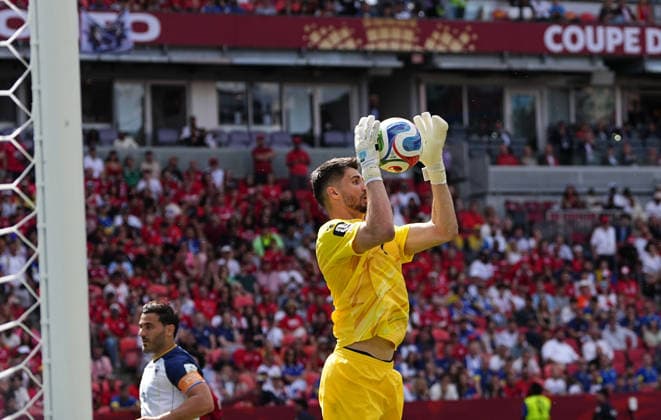 Nikola Vasilj (Bosnia And Herzegovina) controls the ball during Canada and Bosnia and Herzegovina, Group B FIFA World Cup, WM, Weltmeisterschaft, Fussball 2026, Toronto Stadium, Toronto, Canada on June 12, 2026. Thor Wegner DeFodi Images. (Photo by DeFodi Images) -