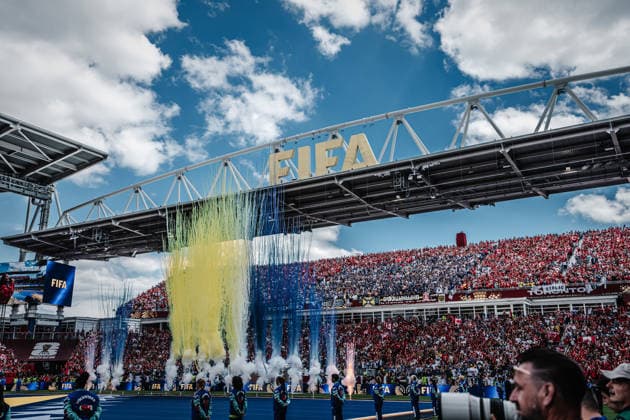 Fußball Herren FIFA Fußball-Weltmeisterschaft 2026 Gruppe B Kanada vs. Bosnien-Herzegowina 12.06.2026 Feuerwerk in Farben von Bosnien-Herzegowina bei der Eröffnung Toronto Toronto Stadium Ontario Kanada *** Soccer Men FIFA World Cup 2026 Group B Canada vs Bosnia and Herzegovina 12 06 2026 Fireworks in colors of Bosnia and Herzegovina at the opening Toronto Toronto Stadium Ontario Canada
