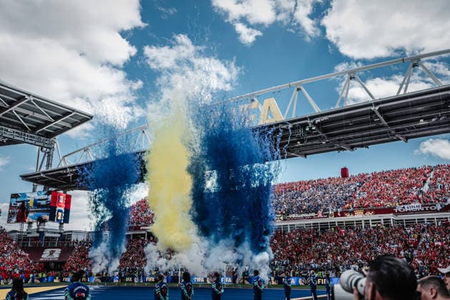 Fußball Herren FIFA Fußball-Weltmeisterschaft 2026 Gruppe B Kanada vs. Bosnien-Herzegowina 12.06.2026 Feuerwerk in Farben von Bosnien-Herzegowina bei der Eröffnung Toronto Toronto Stadium Ontario Kanada