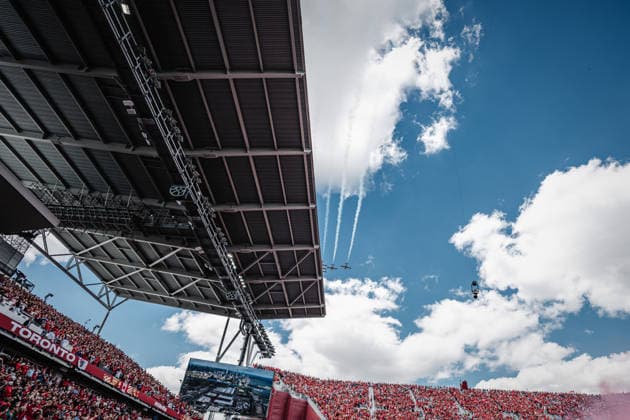Fußball Herren FIFA Fußball-Weltmeisterschaft 2026 Gruppe B Kanada vs. Bosnien-Herzegowina 12.06.2026 Kampfflugzeuge überfliegen das Stadion während der Eröffnung Toronto Toronto Stadium Ontario Kanada