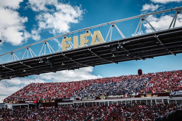 Fußball Herren FIFA Fußball-Weltmeisterschaft 2026 Gruppe B Kanada vs. Bosnien-Herzegowina 12.06.2026 Ein großes FIFA Schild auf dem Dach des Stadions Toronto Toronto Stadium Ontario Kanada