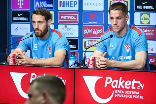 Alexandria, USA, 120626. Croatian football national team, Nationalteam players Nikola Vlasic and Mario Pasalic at he press conference, PK, Pressekonferenz in the base camp during the FIFA World Cup, WM, Weltmeisterschaft, Fussball Photo: Boris Kovacev CROPIX Copyright: xxBorisxKovacevx xCROPIXx press_hrvatska5-120626