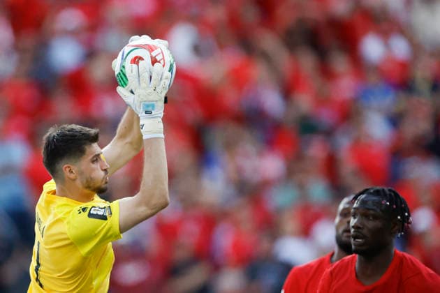 Nikola Vasilj of Bosnia and Herzegovina controls the ball of Bosnia in a Group B match of the 2026 FIFA World Cup, WM, Weltmeisterschaft, Fussball between Canada and Bosnia and Herzegovina at BMO Field in Toronto,Canada, 12 June 2026. Fifa World Cup 2026 - Group B - Canada vs Bosnia and Herzegovina !ACHTUNG: NUR REDAKTIONELLE NUTZUNG!  Copyright: xBienvenidoxVelascox GR5221 20260612-55020581174_1