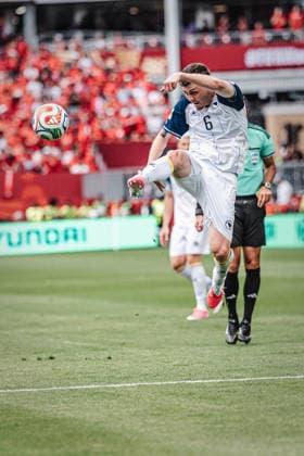 Fußball Herren FIFA Fußball-Weltmeisterschaft 2026 Gruppe B Kanada vs. Bosnien-Herzegowina 12.06.2026 Torschuss Benjamin Tahirovic ( 6, Bosnien-Herzegowina) Toronto Toronto Stadium Ontario Kanada
