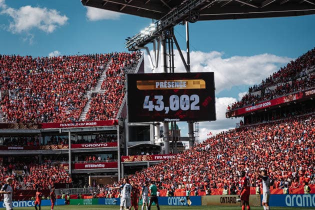Fußball Herren FIFA Fußball-Weltmeisterschaft 2026 Gruppe B Kanada vs. Bosnien-Herzegowina 12.06.2026 Die Anzeigetafel zeigt die Zuschauerzahl von 43002 Toronto Toronto Stadium Ontario Kanada