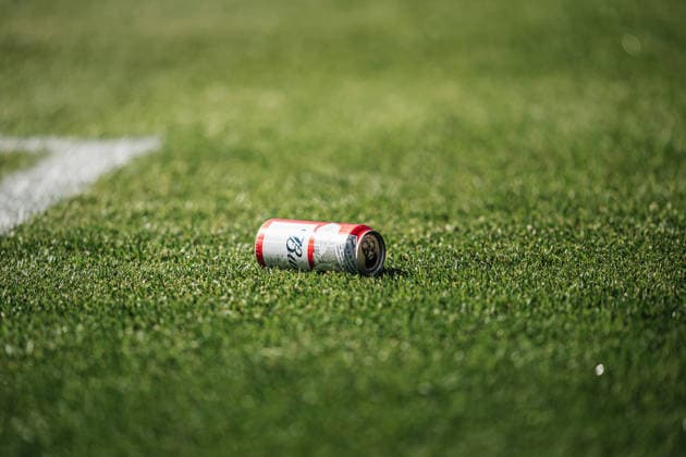 Fußball Herren FIFA Fußball-Weltmeisterschaft 2026 Gruppe B Kanada vs. Bosnien-Herzegowina 12.06.2026 Eine Bierdose liegt auf dem Feld Toronto Toronto Stadium Ontario Kanada