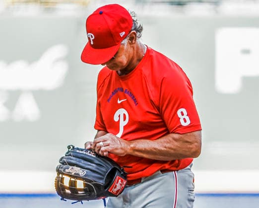 Philadelphia Phillies manager Don Mattingly adjusts the laces on his glove as he fields balls during batting practice before the start of the MLB, Baseball Herren, USA game between the Philadelphia Phillies and the Milwaukee Brewers at American Family Field in Milwaukee, Wisconsin on Friday, June 12, 2026.  MIL20260612801 TANNENxMAURY