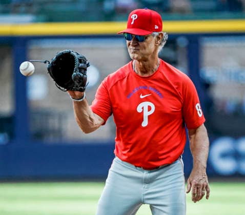 Philadelphia Phillies manager Don Mattingly fields balls during batting practice before the start of the MLB, Baseball Herren, USA game between the Philadelphia Phillies and the Milwaukee Brewers at American Family Field in Milwaukee, Wisconsin on Friday, June 12, 2026.  MIL20260612803 TANNENxMAURY