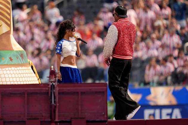 FIFA World Cup, WM, Weltmeisterschaft, Fussball 2026 - Group D - USA vs Paraguay South African singer Tyla (L) and American rapper Future (R) perform during the pre-match show ahead of the FIFA World Cup 2026 group stage match USA against Paraguay, in Los Angeles, California, USA, 12 June 2026. LOS ANGELES United States  Copyright: xCHRISTOPHERxTORRESx