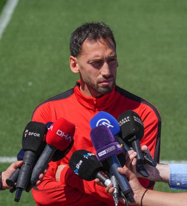 Ahead of Turkiye v Australia - FIFA World Cup, WM, Weltmeisterschaft, Fussball 2026 VANCOUVER, CANADA - JUNE 12: Hakan Calhanoglu speaks to press before training session ahead of the FIFA World Cup 2026 Group D qualifiers match between Turkiye and Australia at the BC Place Stadium, in Vancouver, United States on June 12, 2026. Ercin Erturk Anadolu Vancouver Canada. Editorial use only. Please get in touch for any other usage.  Copyright: x2026xAnadoluxErcinxErturkx