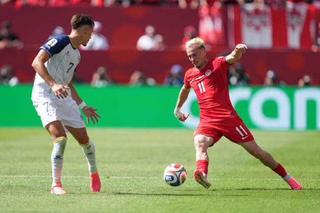 June 12, 2026, Toronto, Ciudad de Mexico, Canada: Liam MILLAR 11 of Canada and Amar DEDIC 07 of Bosnia and Herzegovina battle for the ball during the 2026 FIFA World Cup, WM, Weltmeisterschaft, Fussball Group B match between Canada and Bosnia and Herzegovina at Toronto Stadium. on June 12, 2026 in Toronto, Canada. Toronto Canada - ZUMAe321 20260612_zsa_e321_009 Copyright: xLeonardoxRamirezx