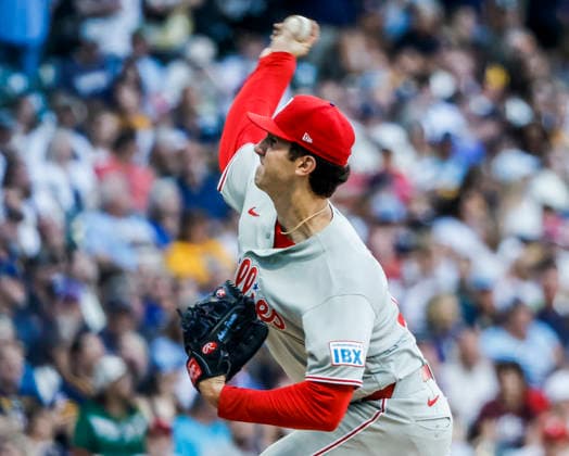 Philadelphia Phillies relief pitcher Andrew Painter throws in the second inning of the MLB, Baseball Herren, USA game between the Philadelphia Phillies and the Milwaukee Brewers at American Family Field in Milwaukee, Wisconsin on Friday, June 12, 2026.  MIL20260612812 TANNENxMAURY