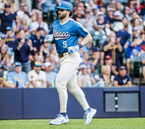 Milwaukee Brewers center fielder Garrett Mitchell scores on a wild pitch thrown by Philadelphia Phillies relief pitcher Andrew Painter in the second inning of the MLB, Baseball Herren, USA game between the Philadelphia Phillies and the Milwaukee Brewers at American Family Field in Milwaukee, Wisconsin on Friday, June 12, 2026.  MIL20260612813 TANNENxMAURY