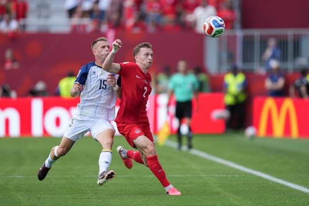 June 12, 2026, Toronto, Ciudad de Mexico, Canada: Alistair JOHNSTON 02 of Canada and Amar MEMIC 15 of Bosnia and Herzegovina battle for the ball during the 2026 FIFA World Cup, WM, Weltmeisterschaft, Fussball Group B match between Canada and Bosnia and Herzegovina at Toronto Stadium. on June 12, 2026 in Toronto, Canada. Toronto Canada - ZUMAe321 20260612_zsa_e321_027 Copyright: xLeonardoxRamirezx