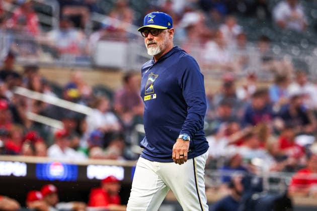 June 12th, 2026: Minnesota Twins manager Derek Shelton (8) walks to the dugout during the second inning of a MLB, Baseball Herren, USA Baseball game between the St. Louis Cardinals and the Minnesota Twins at Target Field in Minneapolis, Minnesota. CSM Minneapolis USA - ZUMAc04_ 20260612_zma_c04_122 Copyright: xStevenxGarciax