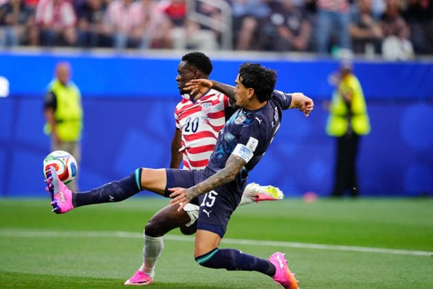 USA v Paraguay: Group D - FIFA World Cup, WM, Weltmeisterschaft, Fussball 2026 Folarin Balogun of USA and Gustavo Gomez of Paraguay compete for the ball during the FIFA World Cup 2026 Group D match between USA and Paraguay at Los Angeles Stadium on June 12, 2026 in Los Angeles, California. Los Angeles California United States  Copyright: xJosexBretonx originalFilename:bretonhernandez-usavpara260612_npm2U.jpg