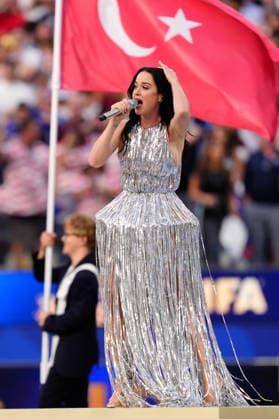 USA v Paraguay - FIFA World Cup, WM, Weltmeisterschaft, Fussball 2026 - Group D LOS ANGELES, USA - JUNE 12: Katy Perry performs at the Opening Ceremony prior to 2026 FIFA World Cup First Stage Group D match between USA and Paraguay at SoFi Stadium (Los Angeles Stadium) in Los Angeles, California, United States on June 12, 2026. Jose Hernandez Anadolu California United States. Editorial use only. Please get in touch for any other usage.  Copyright: x2026xAnadoluxJosexHernandezx
