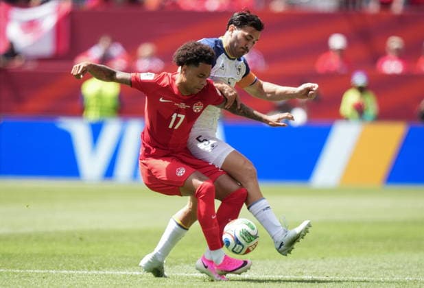 June 12, 2026, Toronto, On, CANADA: Canada s Tajon Buchanan (17) and Bosnia-Herzegovina s Sead Kolasinac (5) vie for the ball during the first half of a World Cup Group B soccer match, in Toronto, on Friday, June 12, 2026. Canada News - June 12, 2026  - ZUMAc35_ 20260612_zaf_c35_272 Copyright: xNathanxDenettex